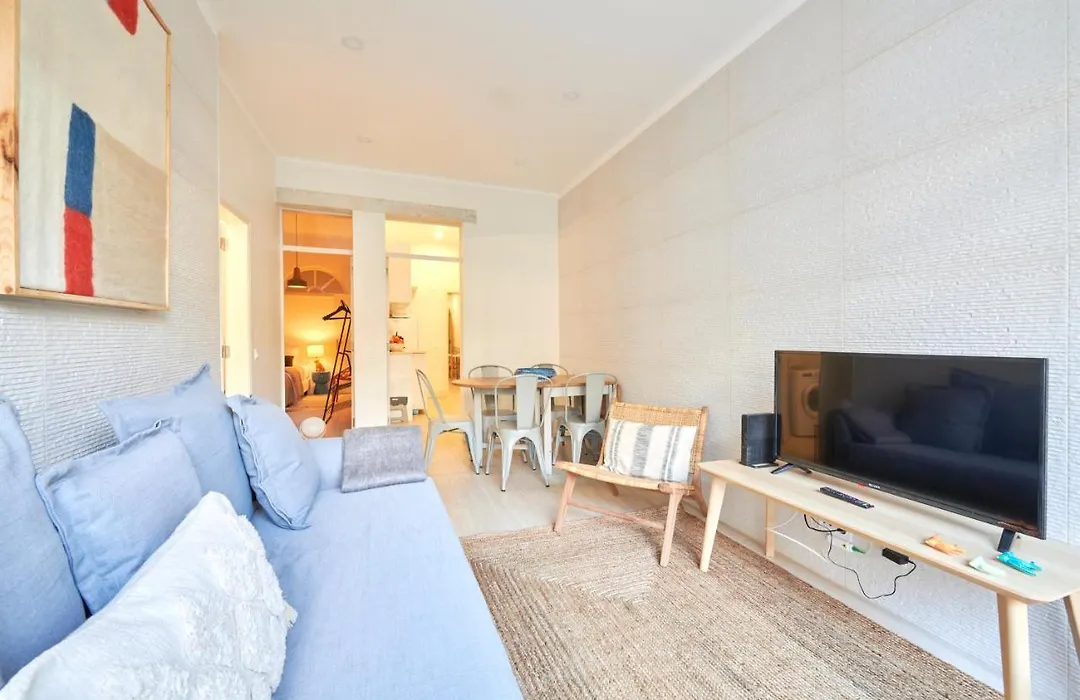 Charming 3Br Apt W/ Patio, By Timecooler-1