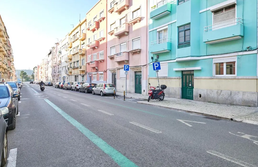 Charming 3Br Apt W/ Patio, By Timecooler-1