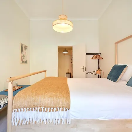 Charming 3Br Apt W/ Patio, By Timecooler-2